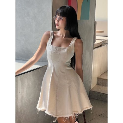 Sundress_Square neck Flared Short Jean Dress_CA.46.10_CARA Tenny ชุดเดรสยีนส์สั้นทูพีซคอเหลี่ยมบานทันสมัย