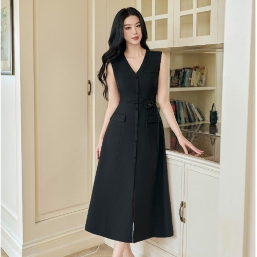 Victoria V Neck Side Slit Long A Line Dress_JO202.6_Joven Brand_ชุดเดรสยาวสไตล์วิคตอเรียนที่หรูหราและหรูหราพร้อมคอวีและรอยผ่า