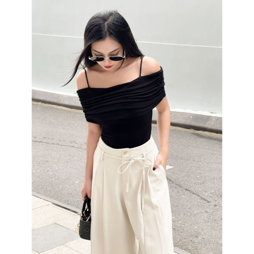 Meredith Off The Shoulder Top_JO202.5_Joven Brand_Meredith เสื้อยืดปาดไหล่ที่หรูหราและสง่างาม