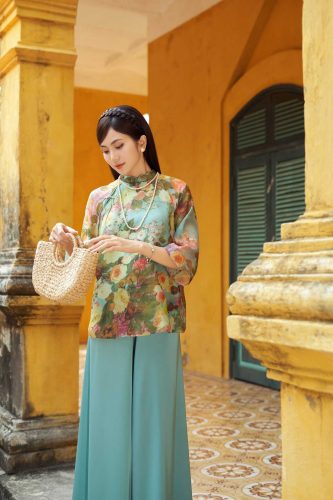 Blouse Top_ Floral motifs with 3-inch ancient dharma costume LA8.14_Lamia Design Brand_ชุดโบราณ ชุดที่ 3 กระจายลายดอกไม้