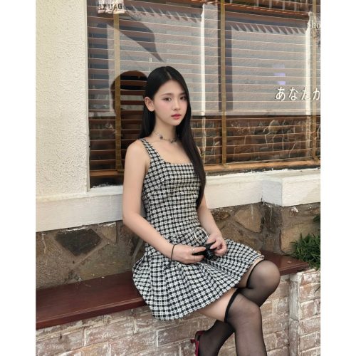 Belt Gòya Checkered Pleated Dress_GO196.20_Goutdejun_ชุดเดรสลายตารางหมากรุกผู้หญิงพร้อมดีไซน์จับจีบและเข็มขัด Goya