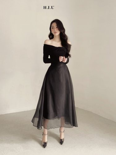 Ema Chiffon Midi Skirt_HI33.1_HIU Brand_กระโปรง Ema H.I.U กระโปรงผ้าชีฟอง Midi แฟชั่นผู้หญิง H.I.U แฟชั่น ดีไซน์หรูหรา มี 2 ชั้น ทรงยาว เอวสูง