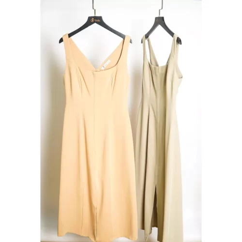 CAMI Scoop Neck Flared Midi Dress_VD23147_VELLA FASHION Brand_ชุดเดรสสายเดี่ยวคอเหลี่ยมเอวตรง