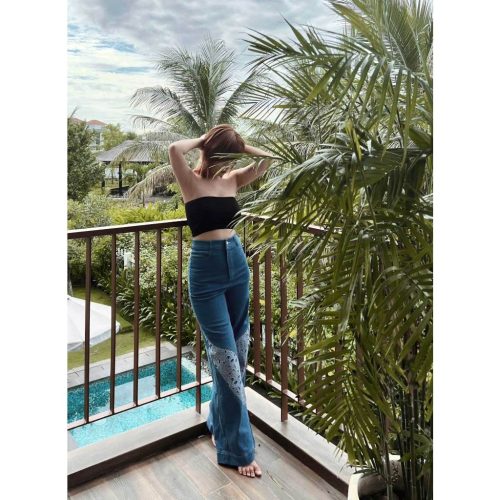 Iris Long Jean With Lace_CO18.9_Collide Brand_กางเกงยีนส์ที่มีลวดลายลูกไม้