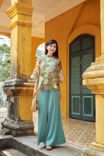 Blouse Top_ Floral motifs with 3-inch ancient dharma costume LA8.14_Lamia Design Brand_ชุดโบราณ ชุดที่ 3 กระจายลายดอกไม้