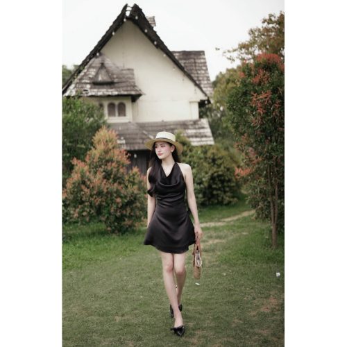 NOBLE Mini Dress_GO196.5_Goutdejun_ชุดเดรสผ้าไหมสองสายสั้นเซ็กซี่ของผู้หญิง NOBLE พร้อมปกหลวม