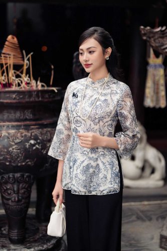 Blouse Top_Ancient 3-inch traditional robe with loose sleeves _LA8.20_Lamia Design Brand_ชุดฝรั่งเศสโบราณพร้อมที่จับ 3 อันที่ขาดหายไป