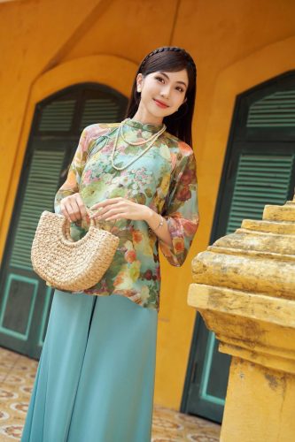 Blouse Top_ Floral motifs with 3-inch ancient dharma costume LA8.14_Lamia Design Brand_ชุดโบราณ ชุดที่ 3 กระจายลายดอกไม้