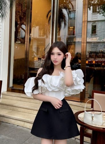 Carolyn Off The Shoulder Top_BY57.6_Bynoir Studio Brand_ชุดเดรสเปิดไหล่ลายดอกไม้ Carolyn Top