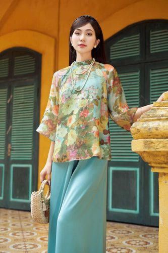 Blouse Top_ Floral motifs with 3-inch ancient dharma costume LA8.14_Lamia Design Brand_ชุดโบราณ ชุดที่ 3 กระจายลายดอกไม้