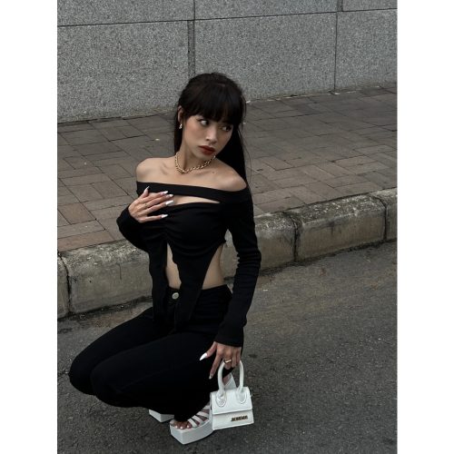 Enda Off The Shoulder Top_DE29.16_DEPASS Brand_เสื้อปาดไหล่อันเป็นเอกลักษณ์ของ Enda