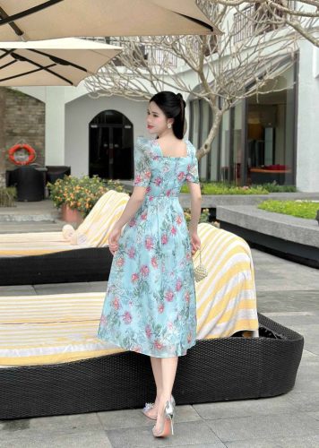 Midi Dress_Flower Detailed with Square neck dress_LD277_Lamia Design Brand_เดรสคอเหลี่ยมลายดอกไม้