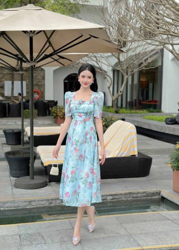 Midi Dress_Flower Detailed with Square neck dress_LD277_Lamia Design Brand_เดรสคอเหลี่ยมลายดอกไม้