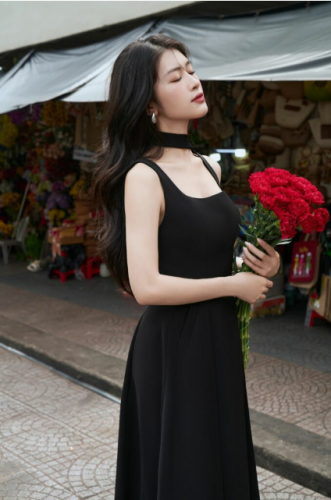 Sleeveless Flared Midi Dress_VD23153_VELLA FASHION Brand_ชุดเดรสสั้นแขนกุดมีสายผูกคอ