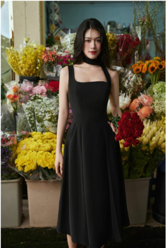 Sleeveless Flared Midi Dress_VD23153_VELLA FASHION Brand_ชุดเดรสสั้นแขนกุดมีสายผูกคอ