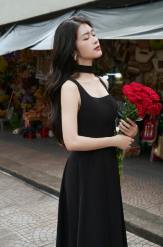 Sleeveless Flared Midi Dress_VD23153_VELLA FASHION Brand_ชุดเดรสสั้นแขนกุดมีสายผูกคอ