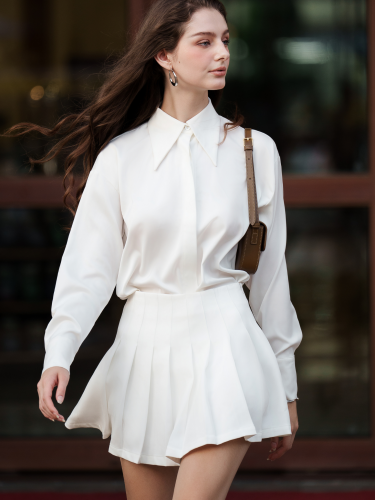 Blouse Zeny White_112351WH1_Rechic Brand_เสื้อเชิ้ตสีขาวซีนี่