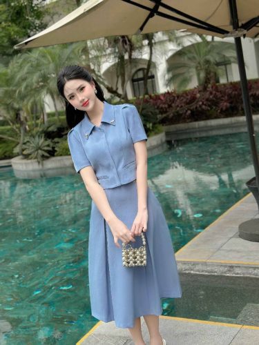 House Dress_ Pleated Skirt With Short-sleeved shirt _LA8.16_Lamia Design Brand_ชุดเสื้อเชิ้ตแขนม้วนพร้อมกระโปรงจับจีบขนาดใหญ่