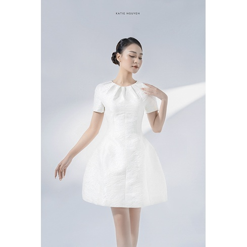 White Rose Mini Dress_KA26.11_KATIE NGUYEN Brand-เดรสแขนกุดลายดอกกุหลาบสีขาว