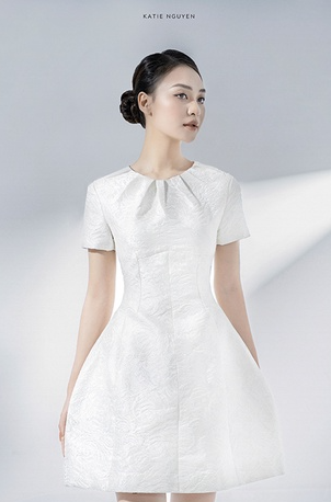 White Rose Mini Dress_KA26.11_KATIE NGUYEN Brand-เดรสแขนกุดลายดอกกุหลาบสีขาว