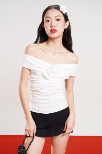 Flower Detailed Off The Shoulder Top_ T0872_Dottie Brand_ชุดเดรสเปิดไหล่ลายดอกไม้