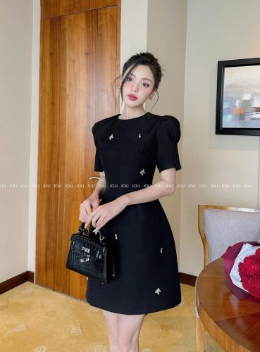 Black Beaded Mini Dress_JO32.2_JOLI Brand_ชุดเดรสดีไซน์ระดับไฮเอนด์พร้อมลูกปัดยางสีดำ