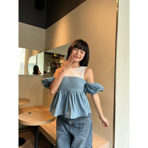 Peplum Off Shoulder TOP _CA.46.5_Cara Club Brand_ เสื้อเชิ้ตปาดไหล่ผู้หญิง CARA Danni มาพร้อมกางเกงยีนส์ที่มีเอกลักษณ์เฉพาะตัว