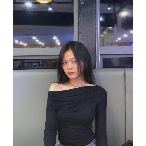 REMMY Long Sleeve Off The Shoulder Top_TH193.19_Thestan Brand_เสื้อแขนยาวปาดไหล่สีดำ/ชมพู REMMY