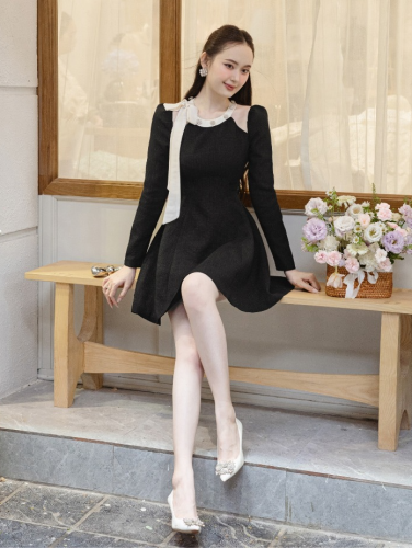 Lucie Beaded Flared Mini Dress_AR42.1_ARA Store Brand_แต่งกายด้วยคอบานและโบว์Lucie Dress V33