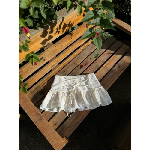 Rue Ruffle Skirt_TH193.7_Thestan Brand_กระโปรงเอวต่ำสีดำ/ขาว Rue Skirt