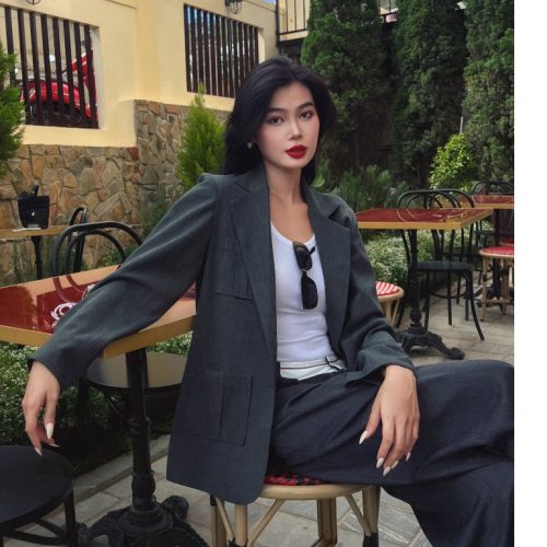 Women’s Blazer Top_VE25_TinFour Clothing Brand_Aó blazer กระเป๋าทรงกล่องแฟชั่นสตรีสไตล์หรูหราและสง่างาม