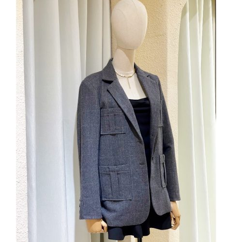 Women’s Blazer Top_VE25_TinFour Clothing Brand_Aó blazer กระเป๋าทรงกล่องแฟชั่นสตรีสไตล์หรูหราและสง่างาม