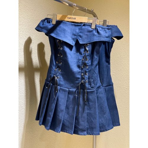 Pleated Tie Waist Jean Dress_D472_TinFour Clothing Brand_ชุดเดรสยีนส์ถักเชือก เดรสยีนส์คัตเอาท์และกระโปรงจับจีบ