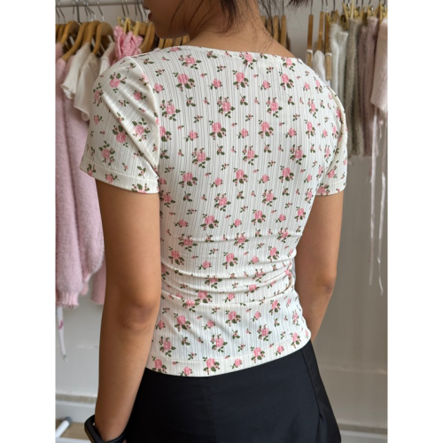 Flower Detailed Square Neck Top_19 61.5_1988 Brand_ Dawn- เสื้อลายดอกเล็กๆ coquette