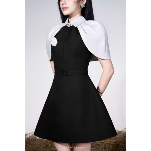 Phoebe Cape A Line Dress_BY57.12_Bynoir Studio Brand_ชุดเดรส Phoebe Cape ผสมผสานสีดำและสีขาว