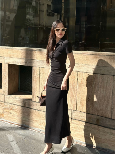 Long Form Trumpet Polo Dress_LA01_Mieu Brand_ชุดเดรสยาวผู้หญิงคอโปโลทรงหางปลาและช่วงอกสวยงาม