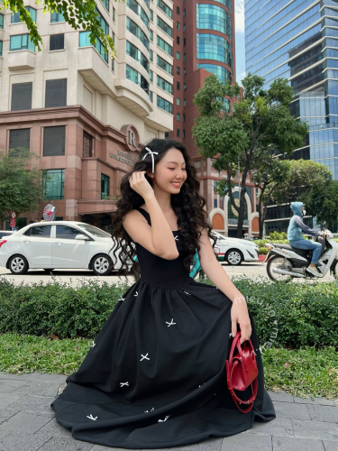 Maxi Dress With Puff Skirt_KN17_Mieu Brand_เดรสเลื่อมผู้หญิงผสมผสานกับกระโปรงผูกโบว์ที่เข้าได้กับทุกรูปร่าง