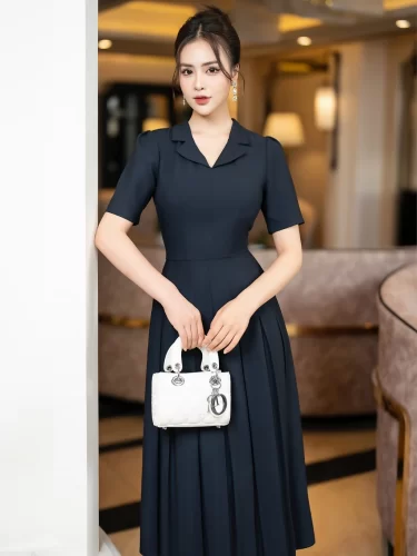 Short Sleeve Pleated Midi Dress _D10002X_GUCO Brand_ชุดเดรสคอวีแขนสั้นจับจีบ