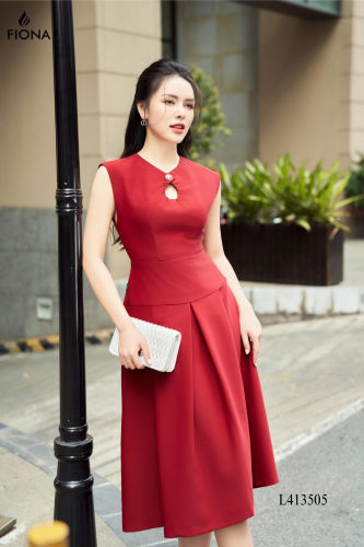 Flared Sleeveless Midi Dress_FI88.19_FIONA Brand_เดรสบาน คอทรงหยดน้ำ ไหล่โค้ง กระโปรงจับจีบ