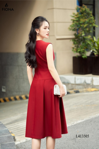 Flared Sleeveless Midi Dress_FI88.19_FIONA Brand_เดรสบาน คอทรงหยดน้ำ ไหล่โค้ง กระโปรงจับจีบ