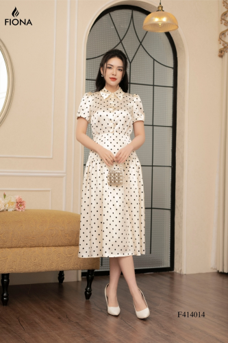 Polka Dots Flared Midi Dress_FI88.7_FIONA Brand_เดรสบานลายจุด คอเยอรมัน กระโปรงยาวถึงสะโพก