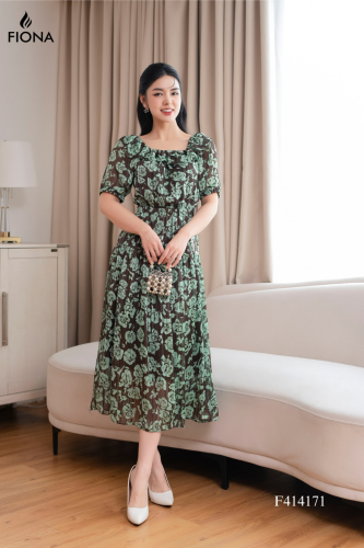 Foral Pattern Flared Midi Dress_FI88.4_FIONA Brand_ชุดเดรสลายดอกไม้ทรงบาน เอวยางยืด และกระโปรงทรงเข้ารูป