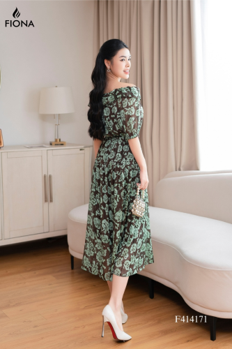 Foral Pattern Flared Midi Dress_FI88.4_FIONA Brand_ชุดเดรสลายดอกไม้ทรงบาน เอวยางยืด และกระโปรงทรงเข้ารูป