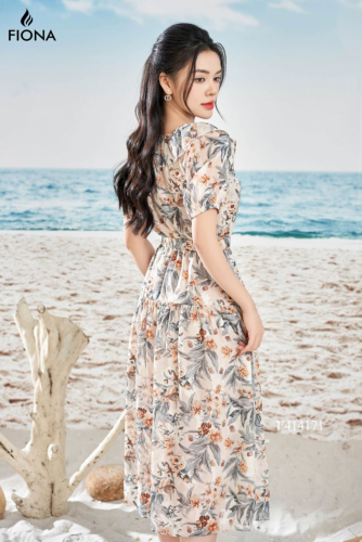 Foral Pattern Flared Midi Dress_FI88.4_FIONA Brand_ชุดเดรสลายดอกไม้ทรงบาน เอวยางยืด และกระโปรงทรงเข้ารูป