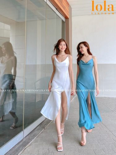 Boat Neck Side Slit Midi Dress_LO76.12_LOLA Brand_เดรสสายเดี่ยวคอปล่อย-อ่อนโยนหรูหรา