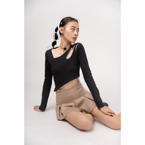 Stepping Out Form Fit Long Sleeve Croptop_AC19_TOPTIFY Brand _TOPTIFY เสื้อครอปแขนยาวผู้หญิง 2 ชั้นพร้อมสายสะพายไหล่และ Stepping Out Top แบบผูกด้านหลัง