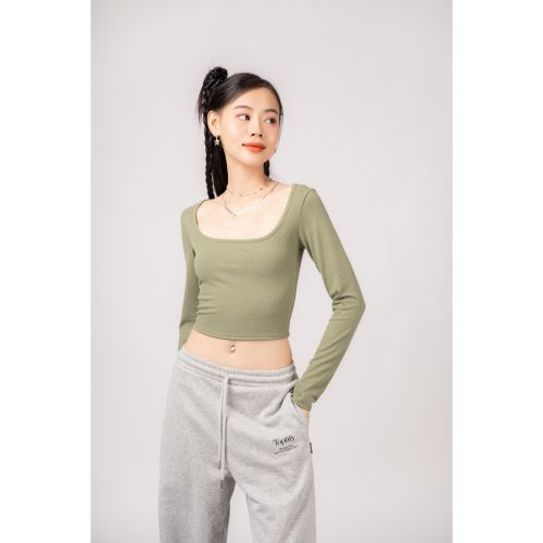 Better Together Square Neck Long Sleeve Croptop_AC31_TOPTIFY Brand _เสื้อครอปแขนยาวสีพื้นคอเหลี่ยมสำหรับผู้หญิง ทรงเบสิค Better Together Top