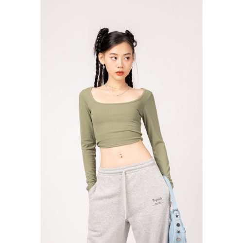 Better Together Square Neck Long Sleeve Croptop_AC31_TOPTIFY Brand _เสื้อครอปแขนยาวสีพื้นคอเหลี่ยมสำหรับผู้หญิง ทรงเบสิค Better Together Top