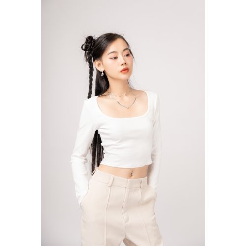 Better Together Square Neck Long Sleeve Croptop_AC31_TOPTIFY Brand _เสื้อครอปแขนยาวสีพื้นคอเหลี่ยมสำหรับผู้หญิง ทรงเบสิค Better Together Top