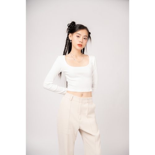 Better Together Square Neck Long Sleeve Croptop_AC31_TOPTIFY Brand _เสื้อครอปแขนยาวสีพื้นคอเหลี่ยมสำหรับผู้หญิง ทรงเบสิค Better Together Top